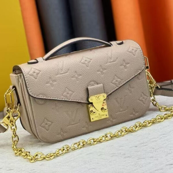 LV M14322 Pochette Métis